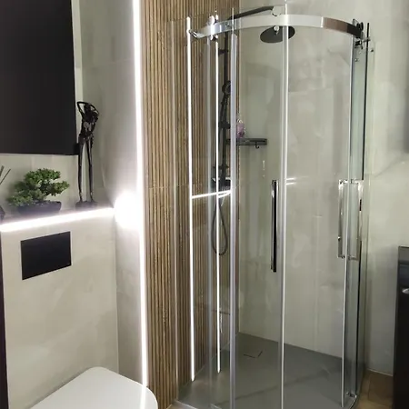 One-room Nyska Free Garage!!! Apartamento *