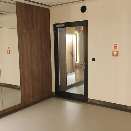 One-room Nyska Free Garage!!! Διαμέρισμα Βρότσλαβ